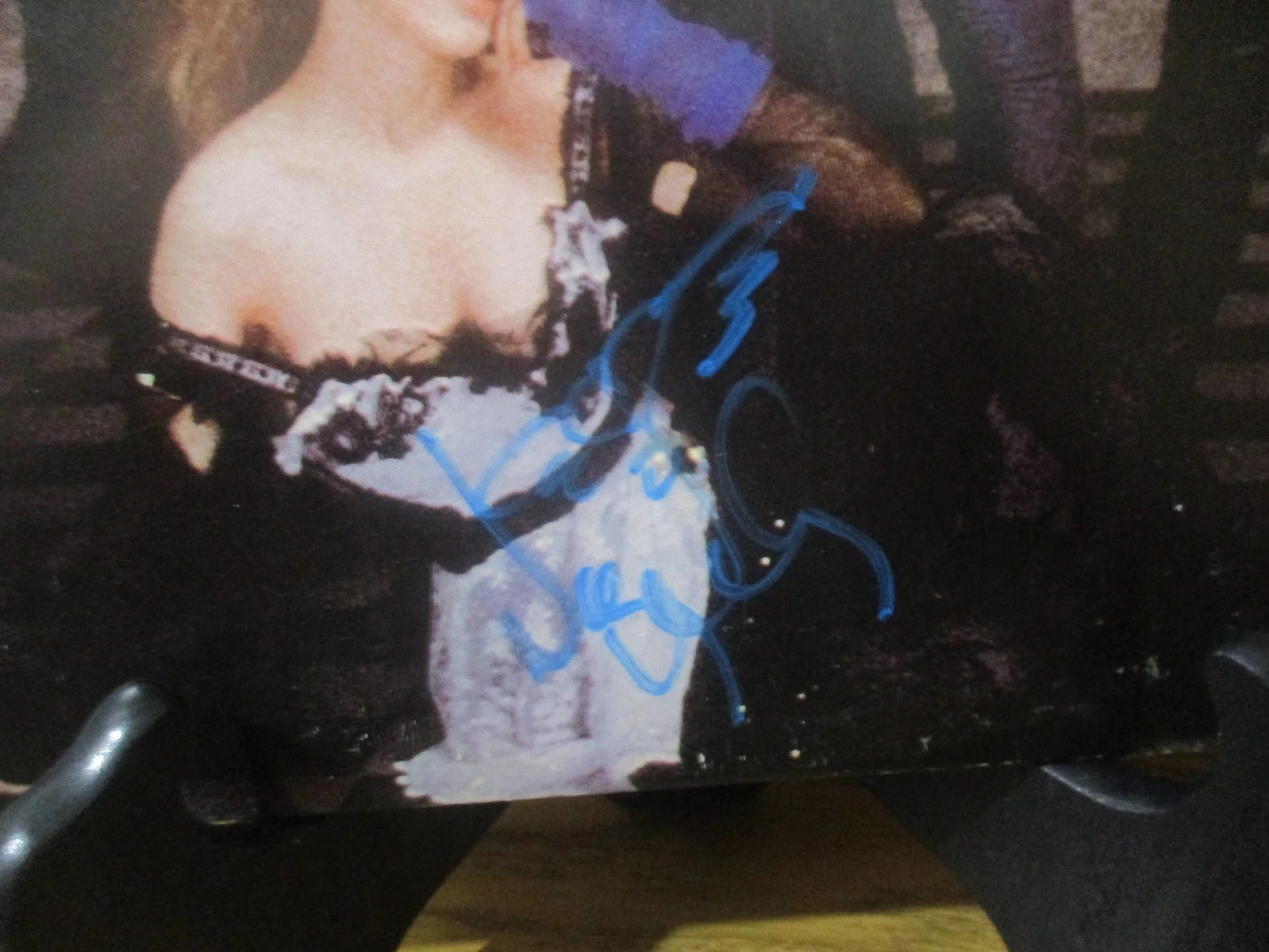 HEART JSA CERTIFIED AUTHENTIC AUTOGRAPHED/SIGNED HEART ALBUM ANN & NANCY WILSON