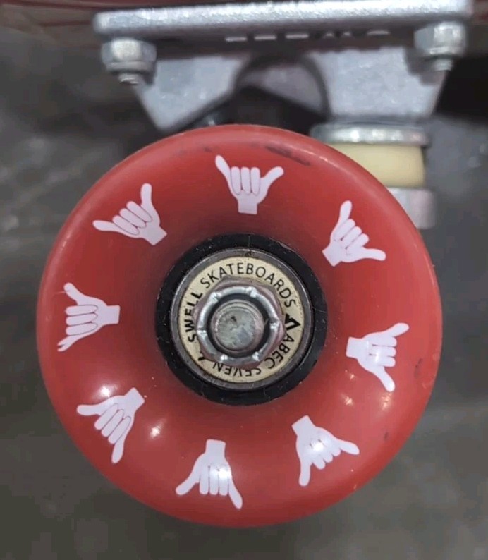 SWELL 22" SKATEBOARD COMPLETE/ White & Red Aloha Pattern