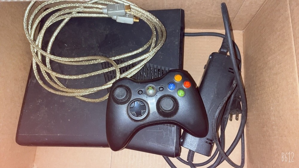 Xbox 360 S BUNDLE ~ Model 1439  ~ FULLY TESTED ~ 250GB STORAGE