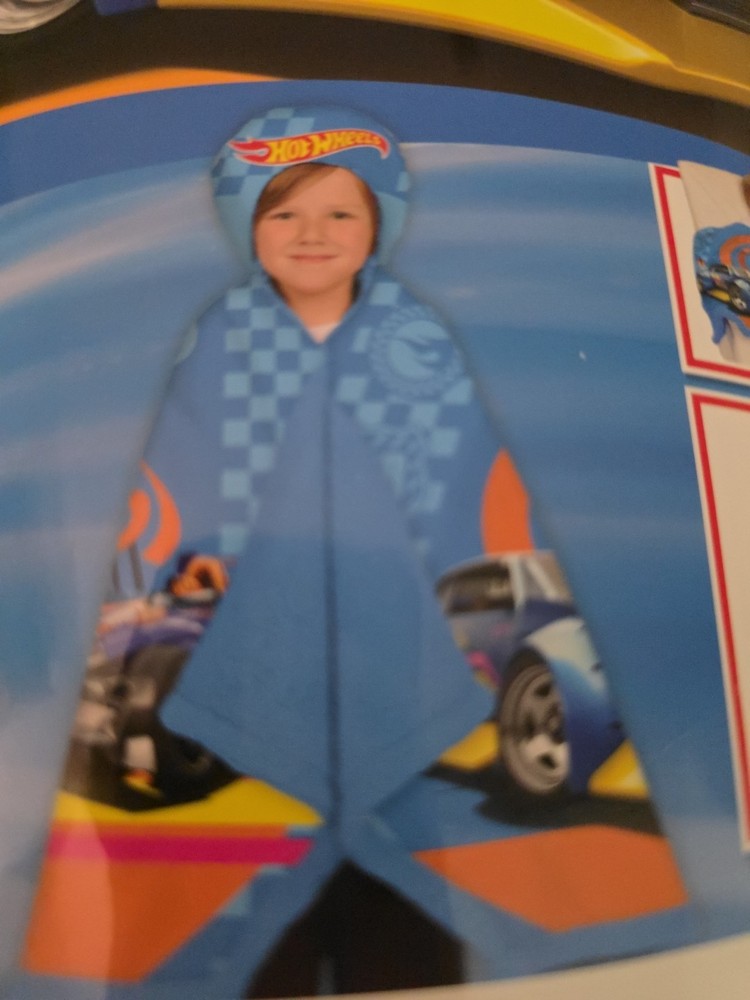 Hot Wheels Hooded Snuggle Wrap