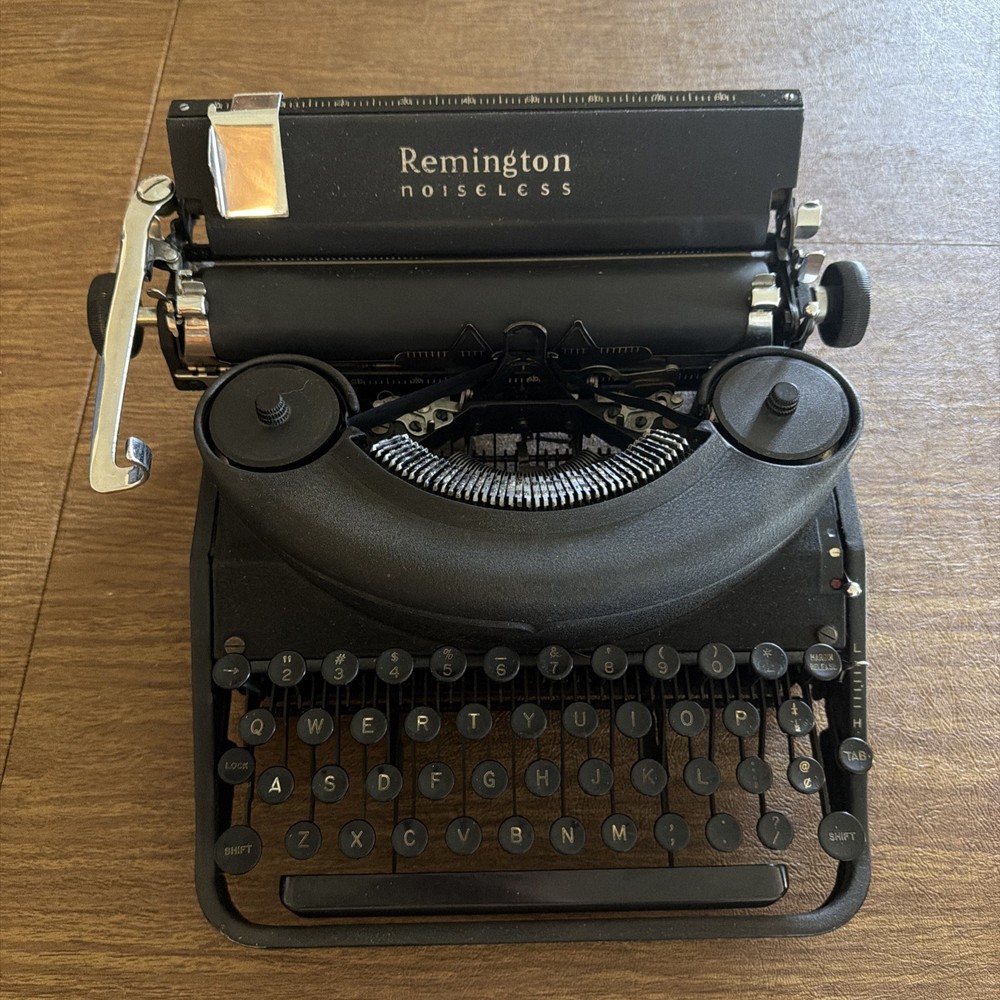 Remington Noiseless Typewriter Model 7 with Case