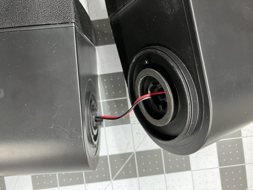 McLaren Satellite Speakers Technologies MT-410. Untested