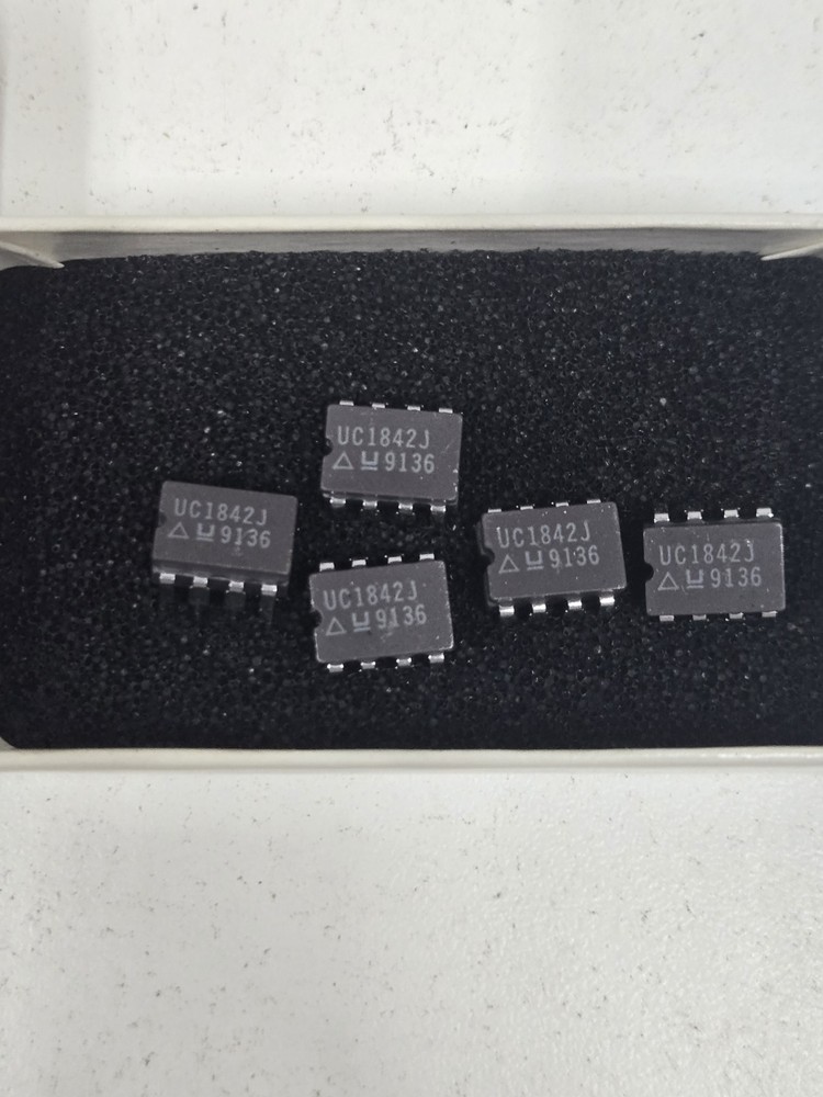 Lot of Unitrode Integrated Circuits Chips Controllers Circuits