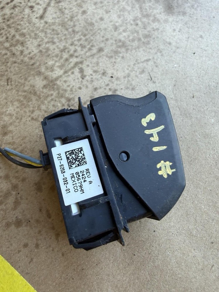 PACCAR ELST DASH ROCKER SWITCH P27 6253 032 01