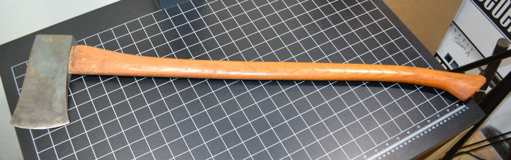 CRAFTSMAN - SINGLE BIT AXE WTH ORIGINAL HANDLE - VERY GOOD CONDITION