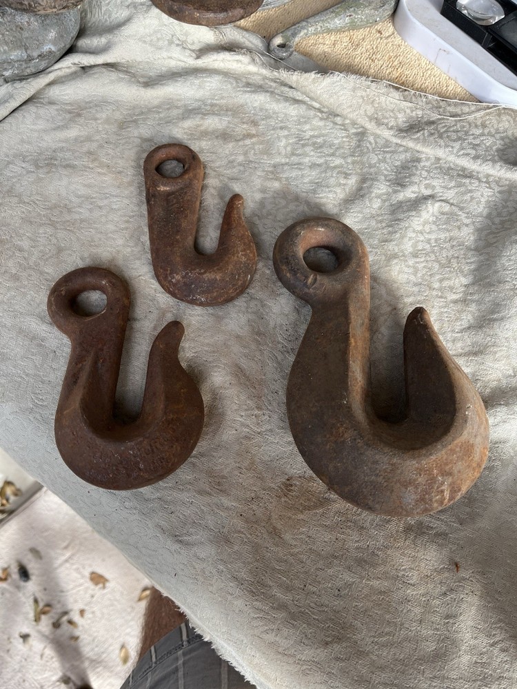 3 Hooks , Look Like Chain Hooks