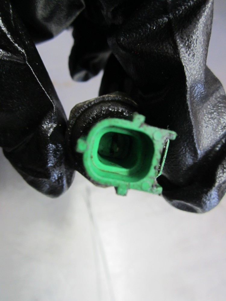 Engine Oil Pressure Sensor For 06-08 Mazda 6 2.3