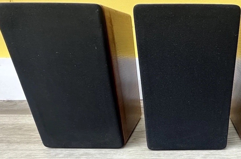 VINTAGE Source Technology Bookshelf Speakers Pair -Tested Works Great
