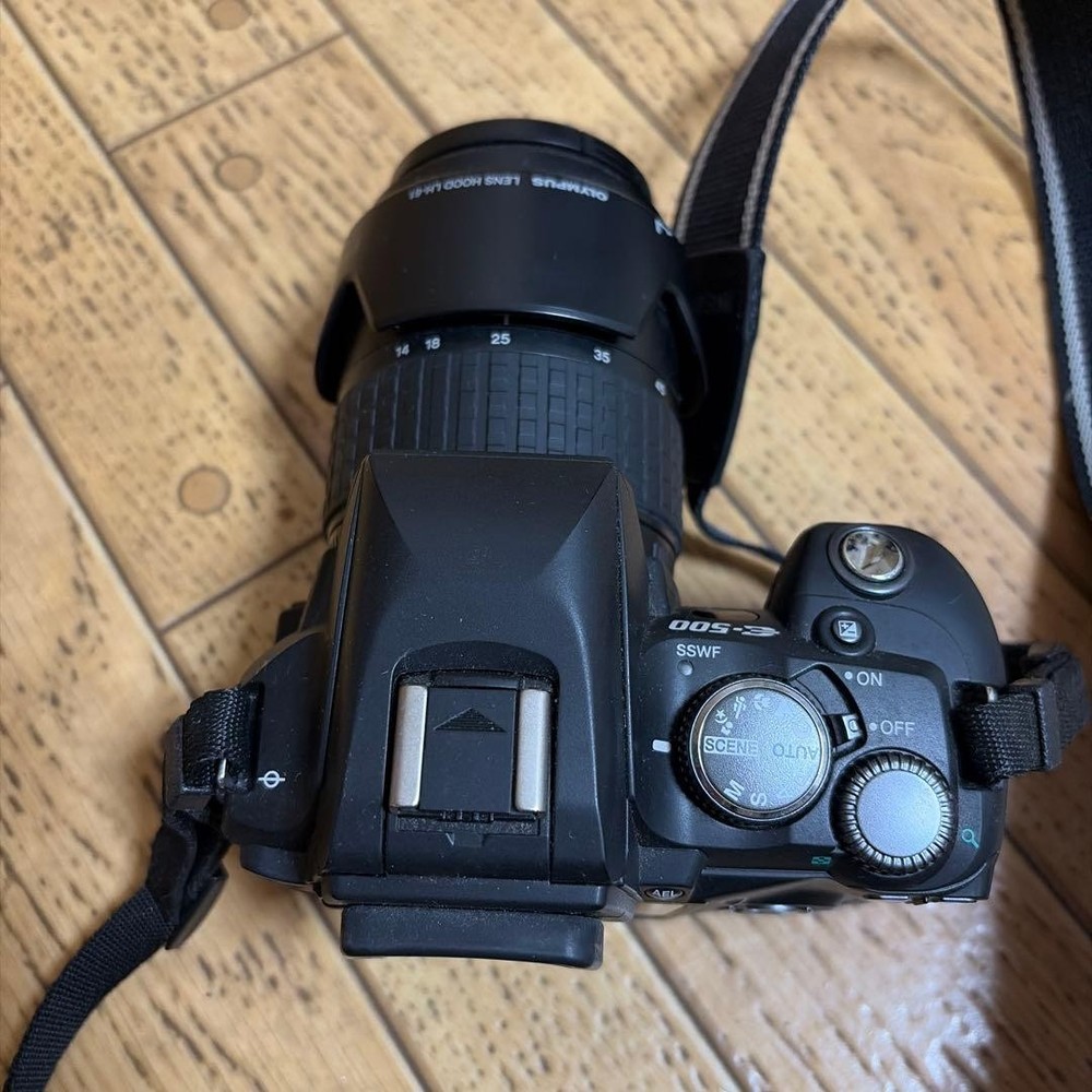 OLYMPUS E 500 Digital Single Lens Reflex Camera
