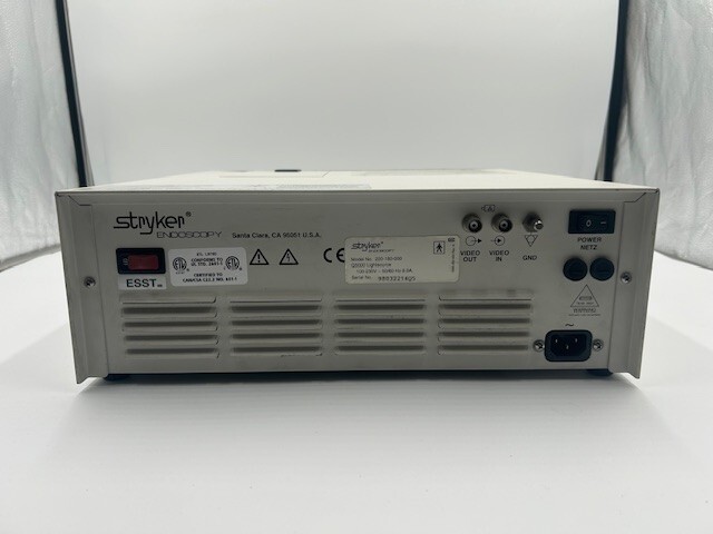 Stryker 220-180-000 Q5000 Light Source