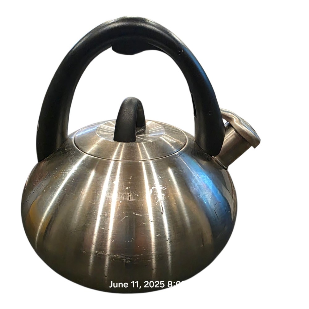 Calphalon 4402 Stainless Steel 2 Quart Whistling Tea Kettle Tea Pot Brushed