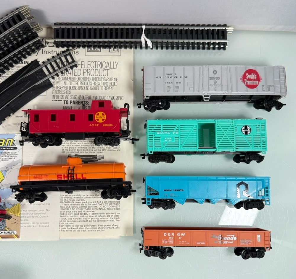 VTG 7pc Bachmann Santa Fe HO Scale Electric Train Set, Oval Track & Controller