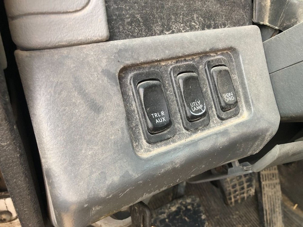 Freightliner COLUMBIA 120 SWITCH Dash Panel - Used