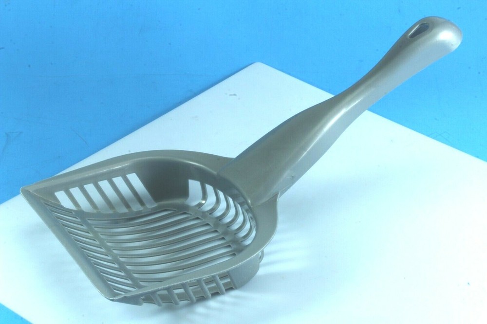 Wide Cat Litter Scooper.