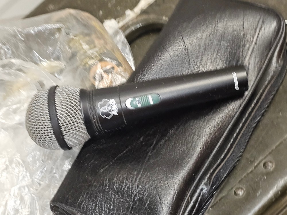 AKG D8000 S MICROPHONE (WORKS)