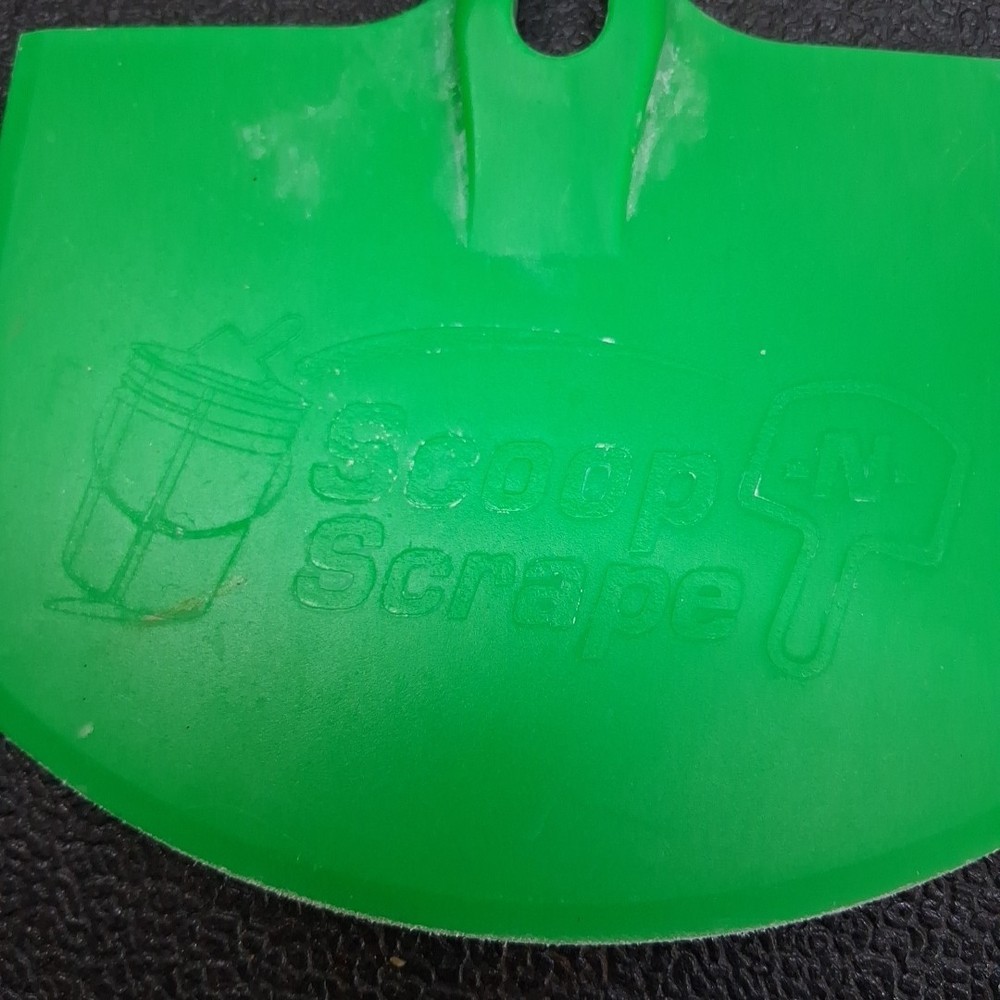 Scoop -N- Scrape Green Round Front Plastic Bucket Scraper