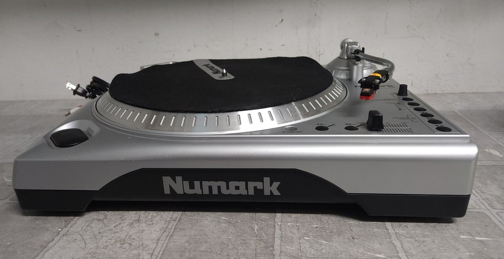 Numark TTi USB Turntable With Universal Dock For Ipod (SEE PICTURES)
