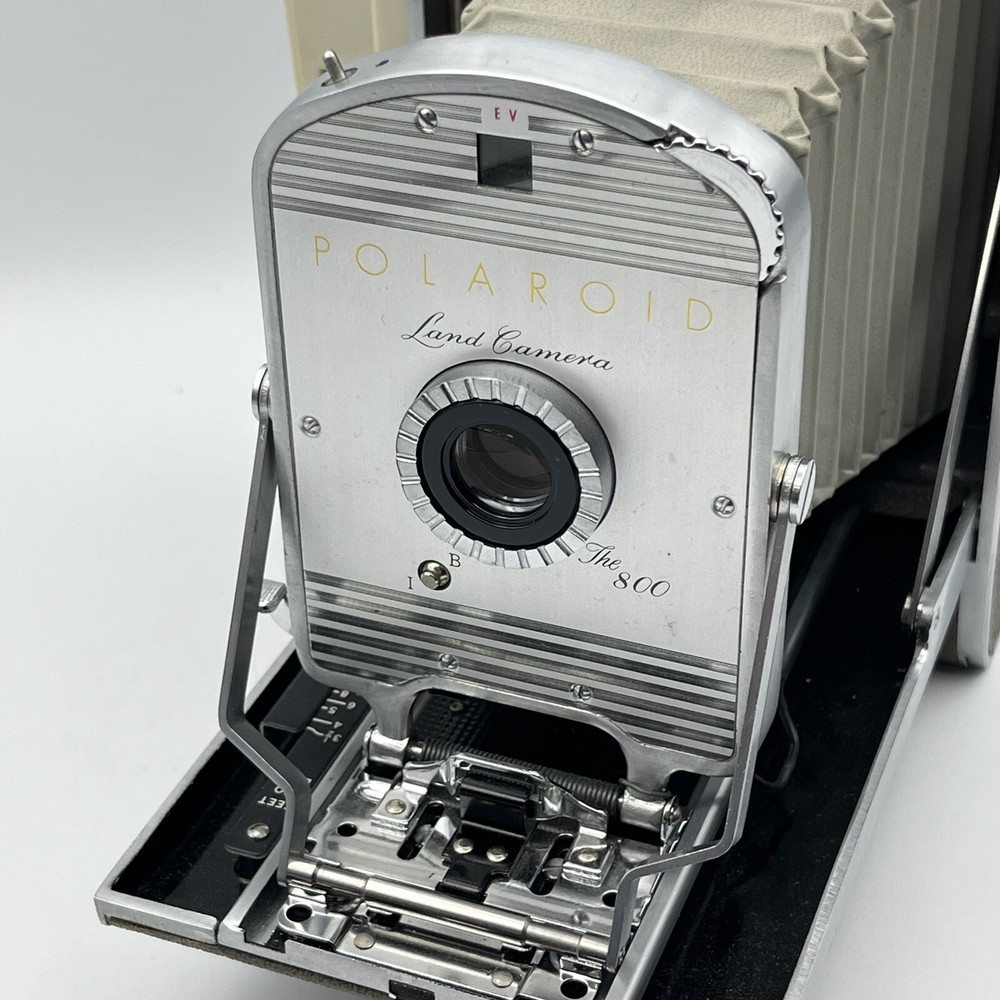 Polaroid Model 800 Land Camera - NOT TESTED - Bundle With Case and Flash