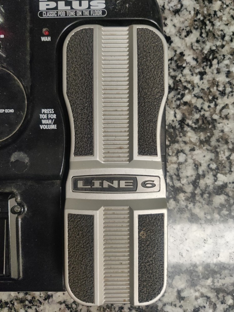 Line 6 Floor POD Plus Guitar Multi Effects Processor Pedal Board