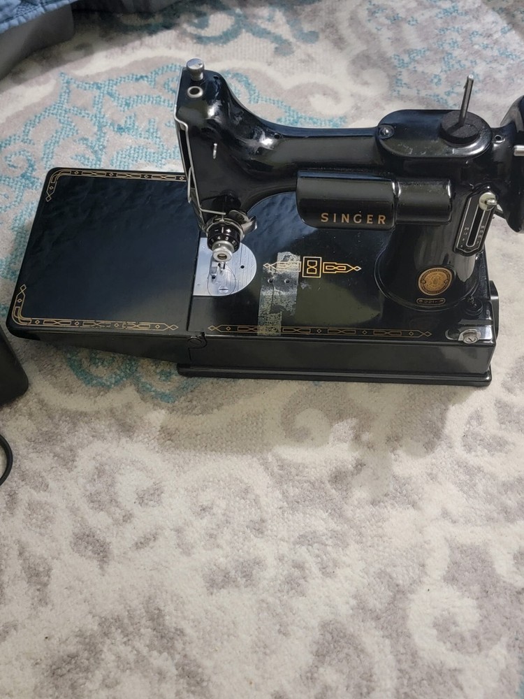 Singer Featherweight 221-1 Sewing Machine all original 1950s