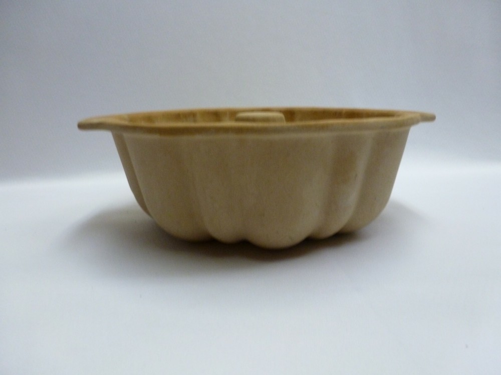 Pampered Chef Stoneware Cake Baking Pan Seasoned