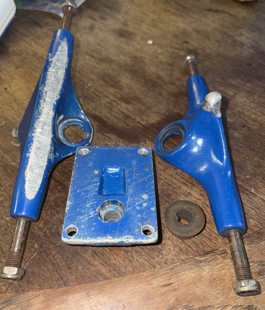 Used Venture Skateboard Trucks