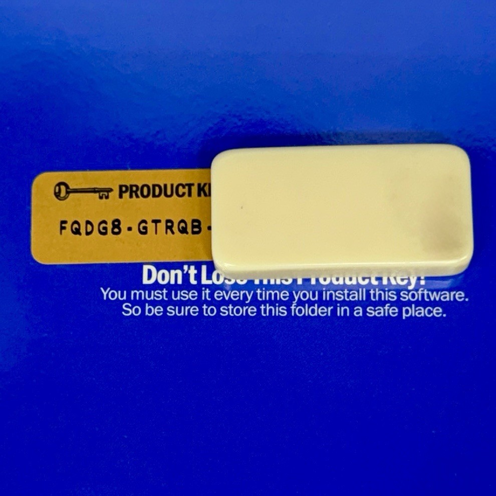 Microsoft Windows XP Professional 2002 Upgrade COMPLETE w/ Key Box Disc