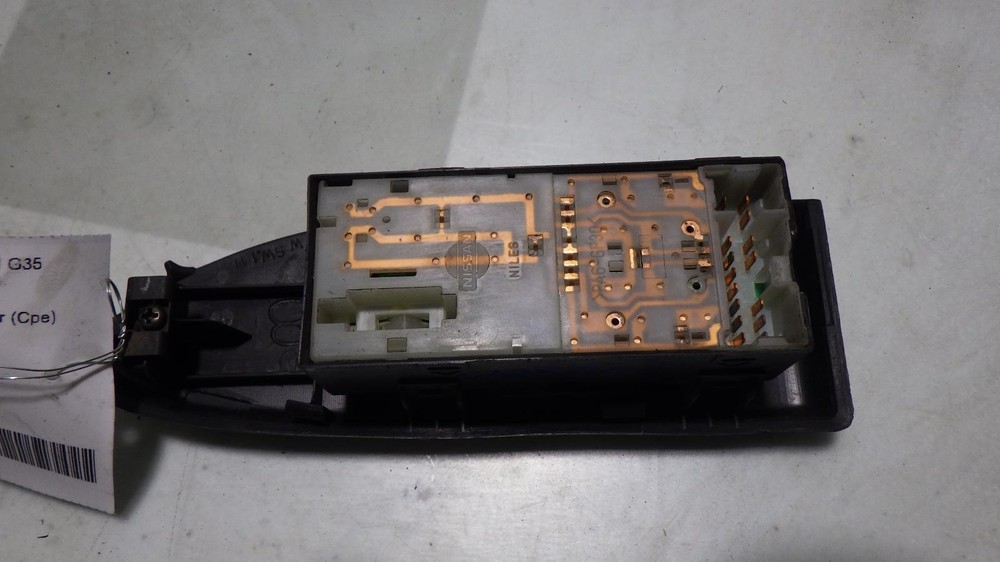 04 INFINITI G35 Front Door Switch