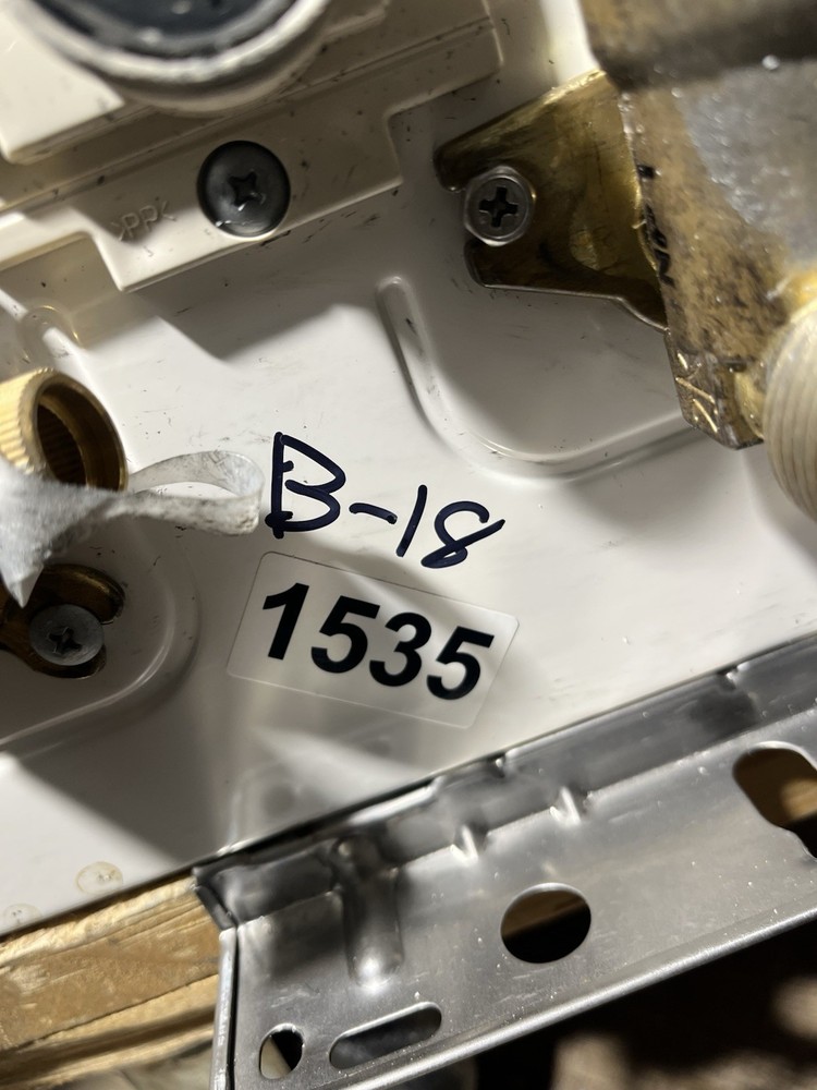 Rinnai V53DeN Outdoor Tankless Water Heater 120k BTU Natural Gas (B-18 #1535)