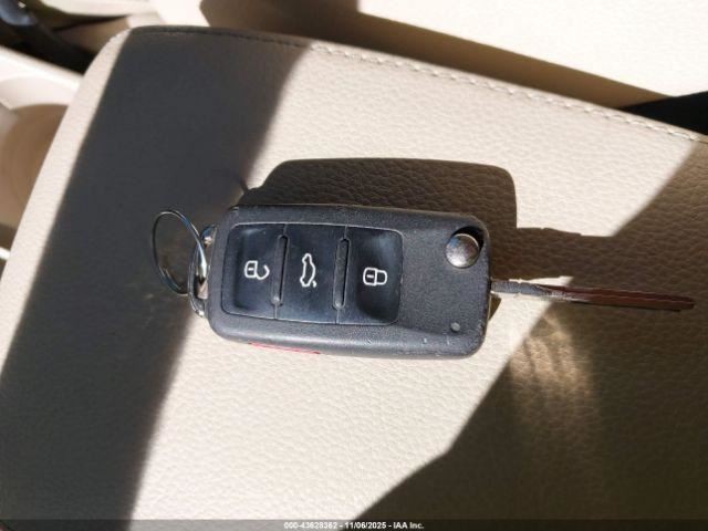EOS 2012 Glove Box 4915256