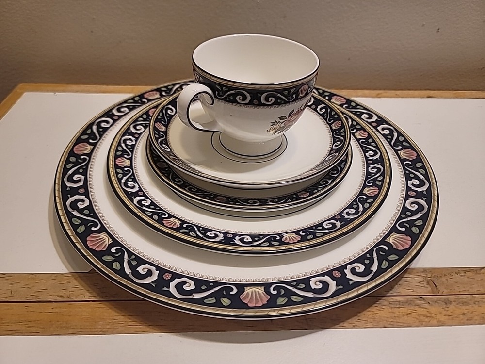Wedgwood RUNNYMEDE-BLUE 5pc Place Setting(s)Multiple Sets Available