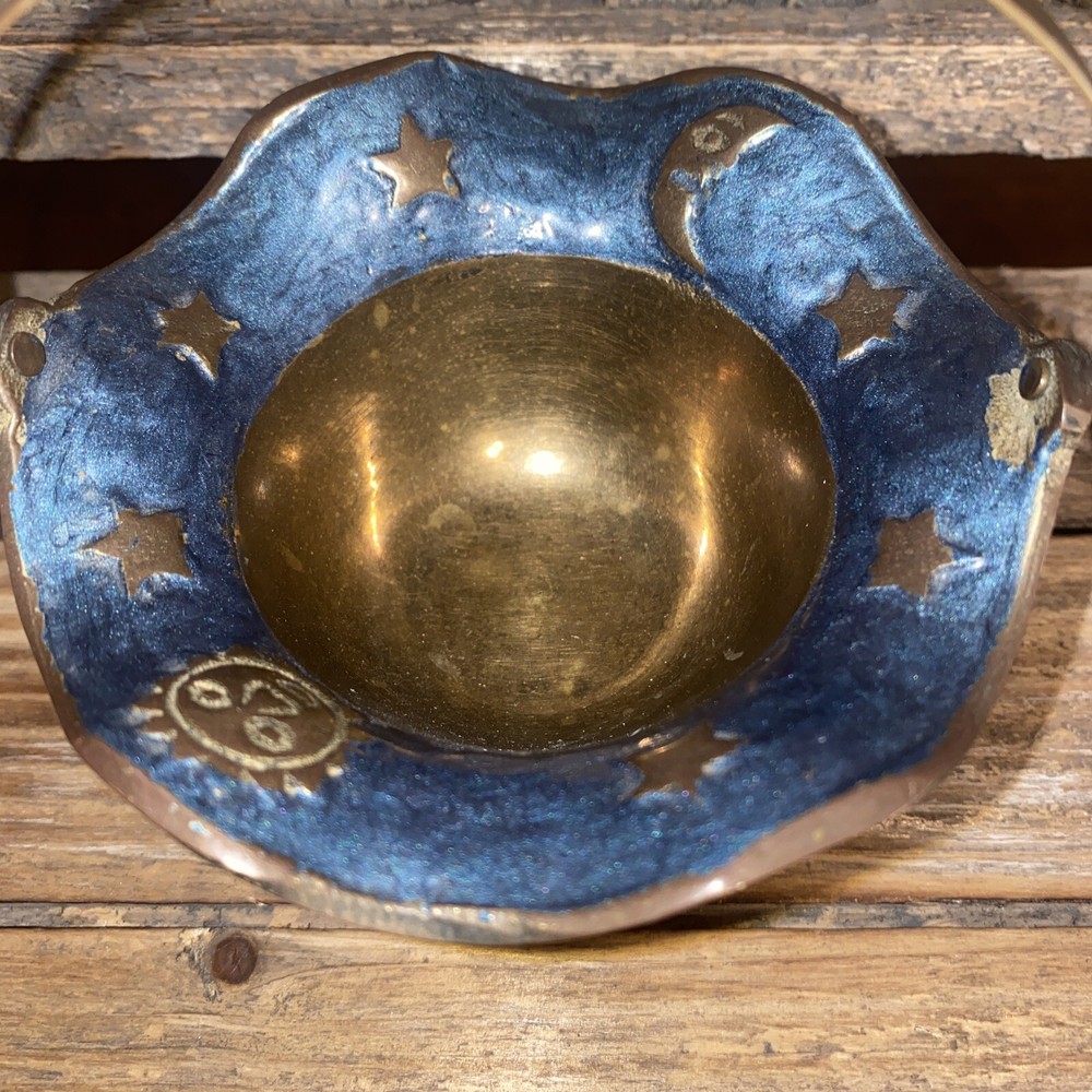 Brass Ruffled Edge Basket Decoration