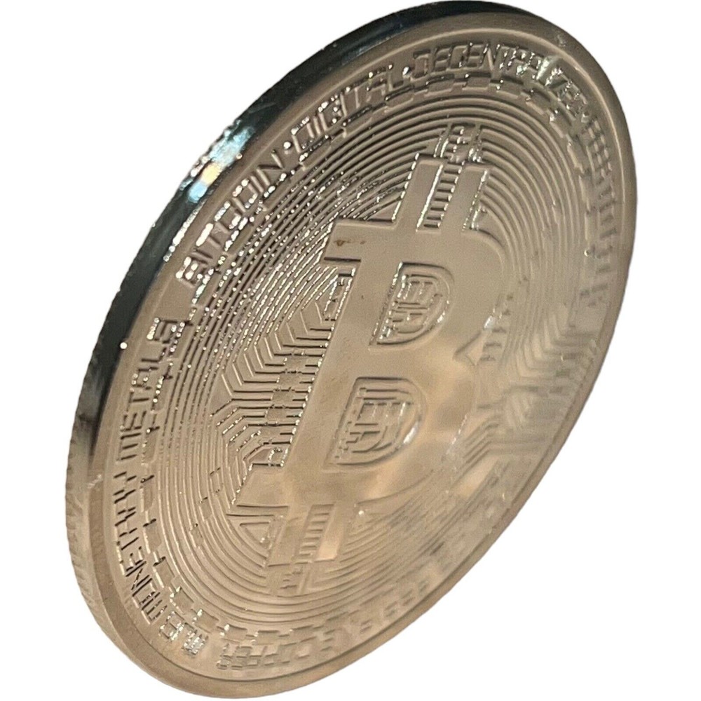 1 Coin Biticoin Silver With Plastic Box