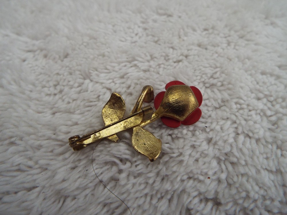 Goldtone Red Rose Pin (C15)