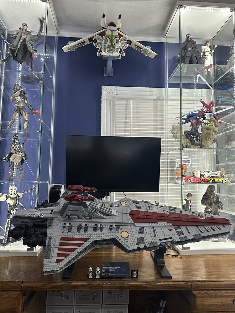 Wall Mount Display for Lego Star Wars UCS Venator