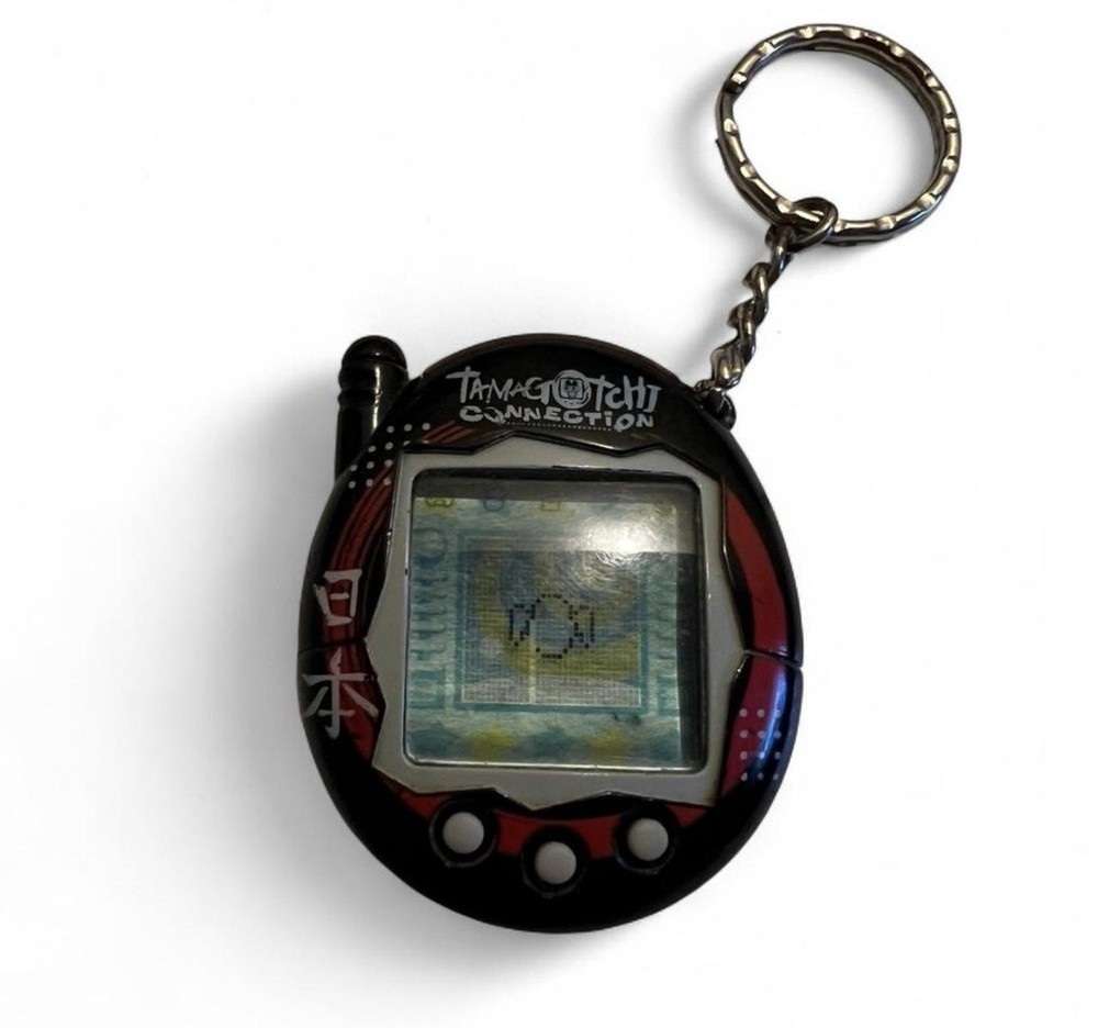 2004 Tamagotchi Connection Keychain. Good Used Working Condition,See Description