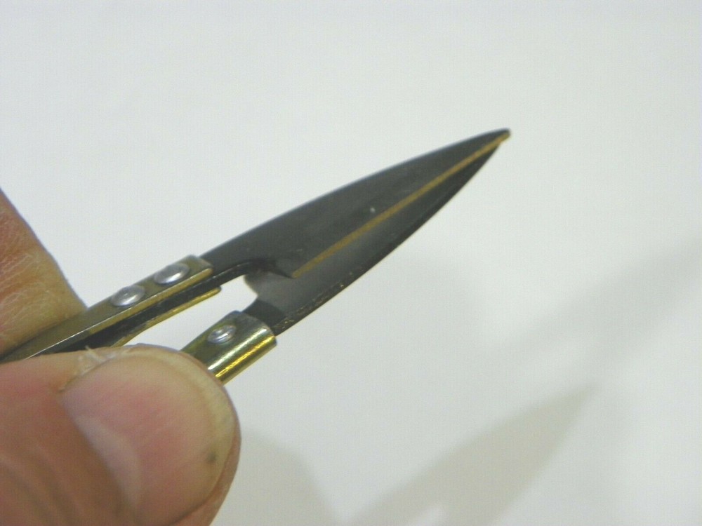 CLOSEOUT Basic Thread Scissors