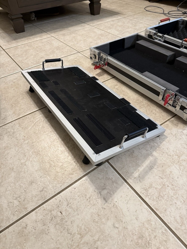 Gator GTOUR Flight Case for DJ Controller