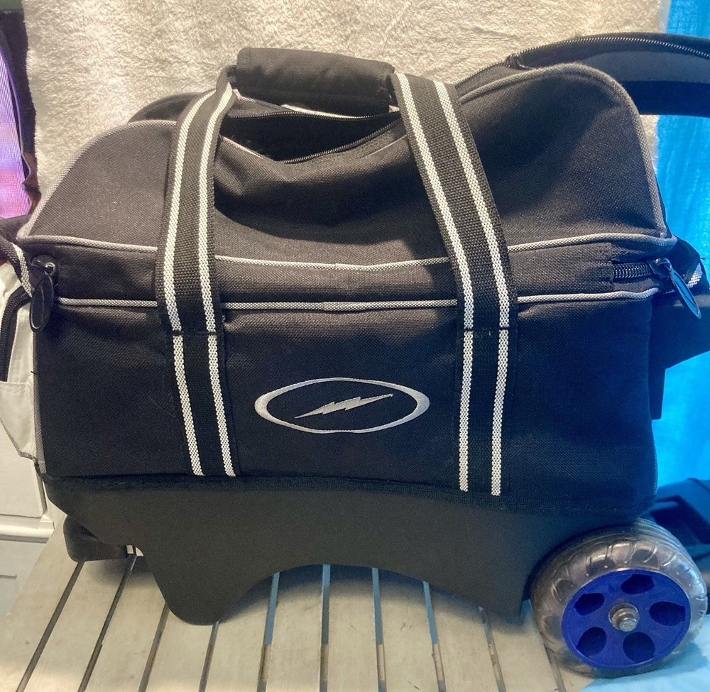 Storm Rolling Thunder bowling bag for 2 Balls retractable locking handle wheels