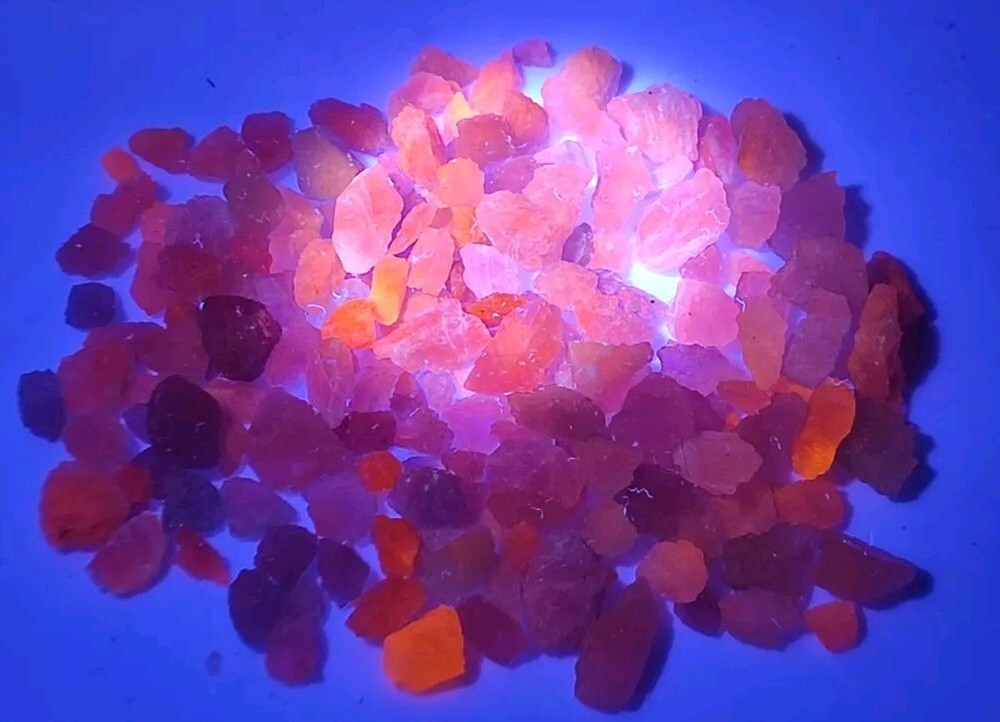 Hackmanite Fluorescent/Tenebrescent Rough Crystals.