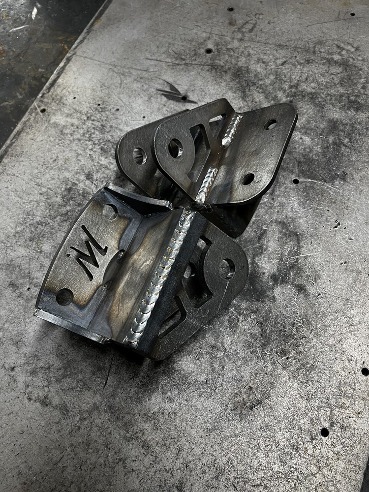 Offset Traction Bar Frame Mounts (3/4” Bolt Hole)