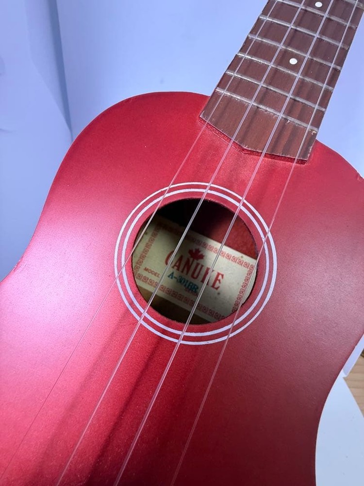 CANUKE ukulele red 4 string with case