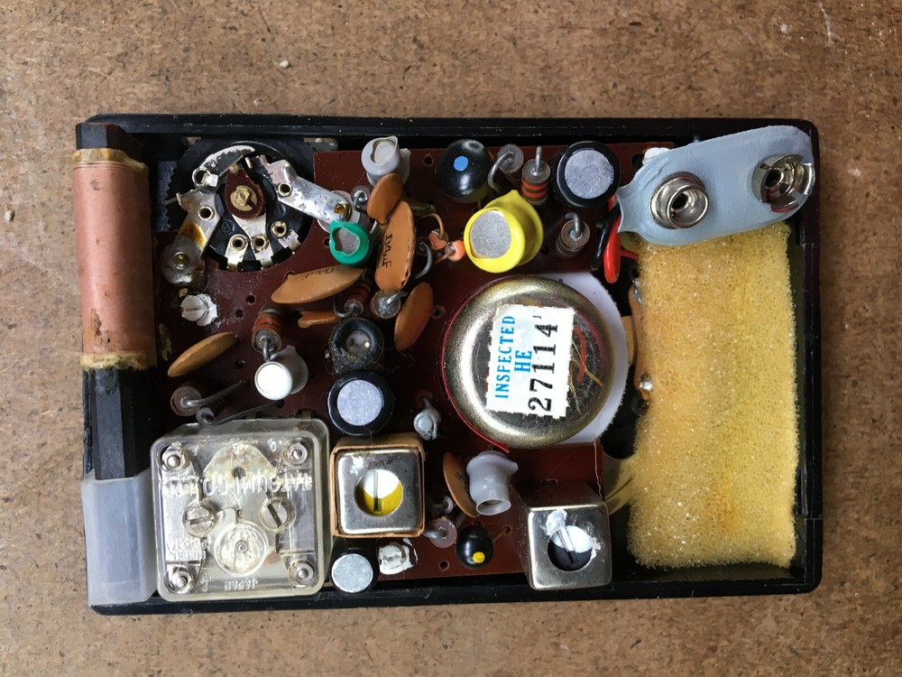 Vintage ITC AM Pocket Radio Solid State 7 Model P70. Working.