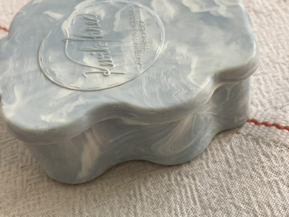 Vintage Kwik Thred Automatic Needle Threader BLUE SWIRL Plastic Box EMPTY