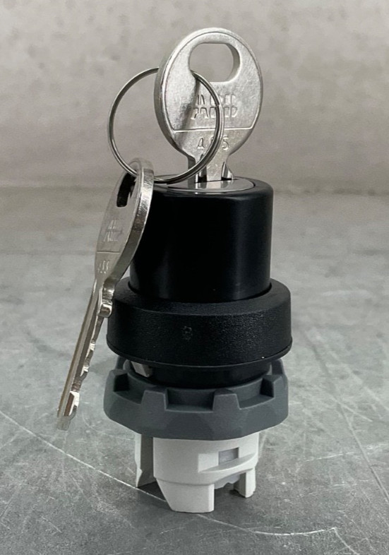 NEW ABB M2SSK2-101 NON-ILLUMINATE SELECTOR SWITCH 2 FIX POS KEY REM B