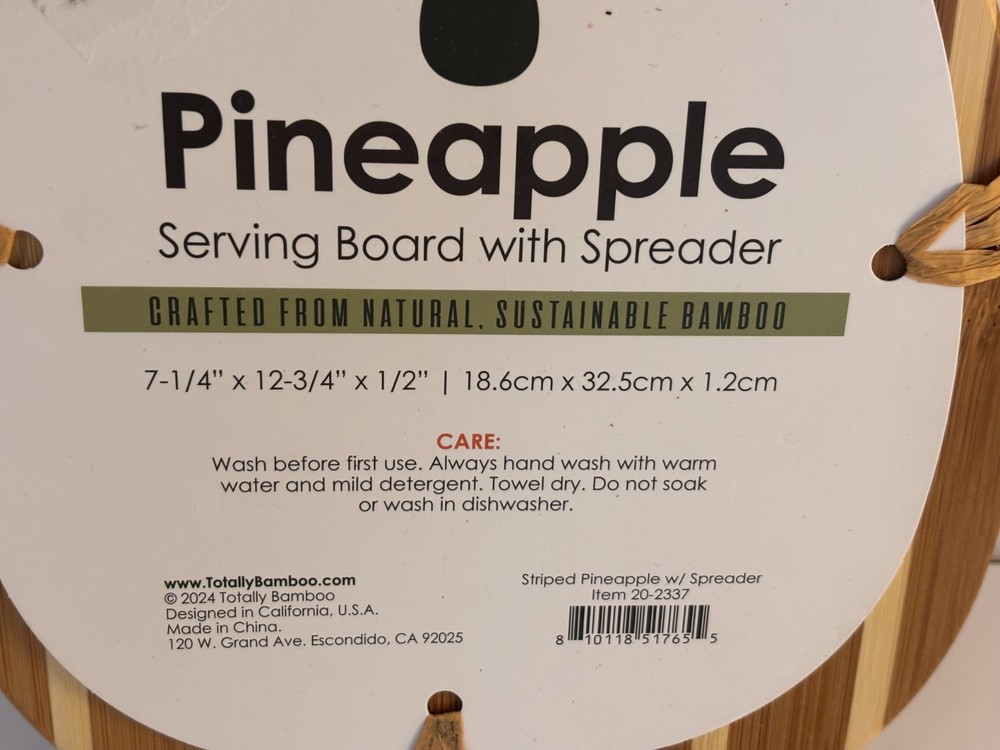 Totally Bamboo Pineapple Shaped Bamboo Cutting/Serving Board With Spreader New