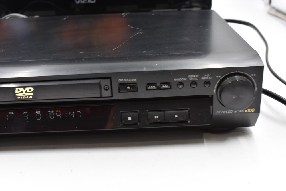 Panasonic DVD-RV31 DVD Video Player CD Player Tested Includes Remote & Cables