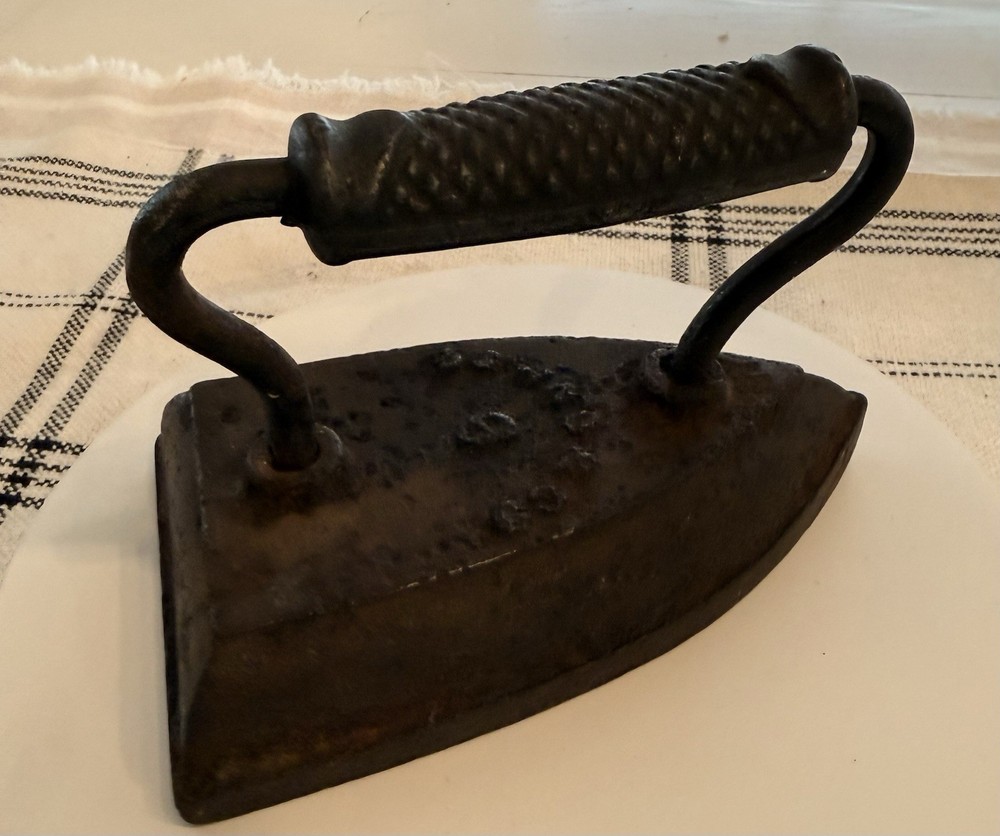 Antique Black Cast Iron Sad Iron Portable Textured Handle Coal Powered 5 lbs