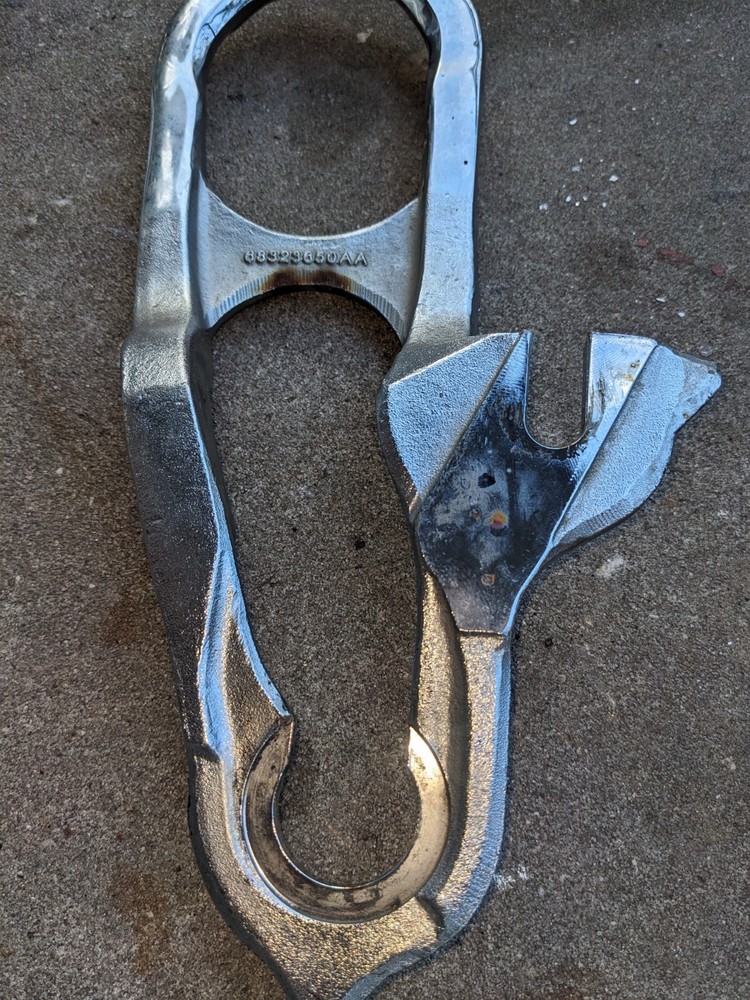 Tow hook Dodge RAM 1500 IV gen 2019 68323650AA