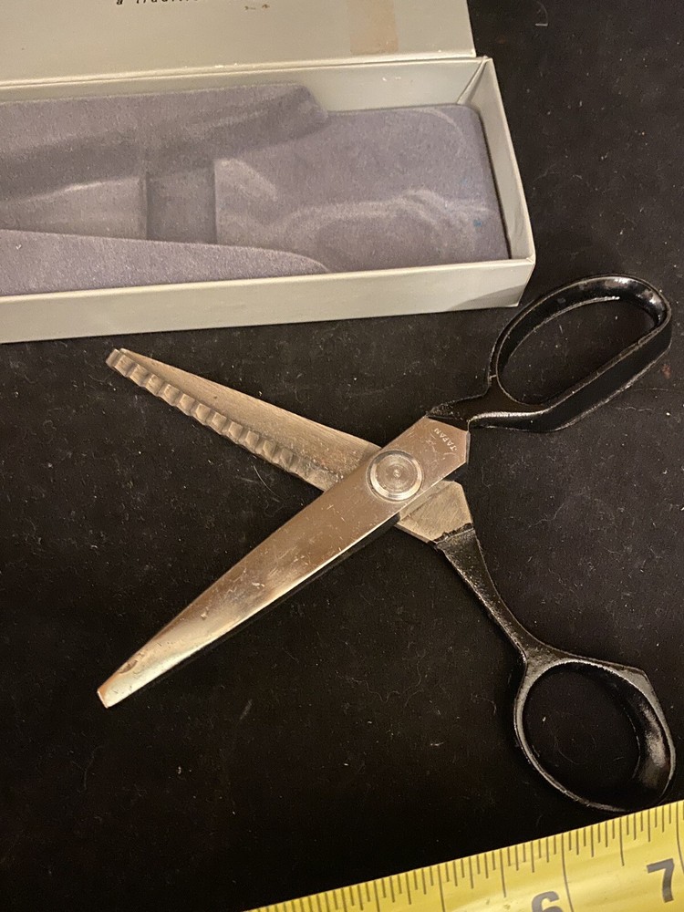 Vintage GINGHER Pinking Shears Scissors In Original Box Sewing Tool